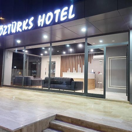Oeztuerks Hotel Istanboel Buitenkant foto