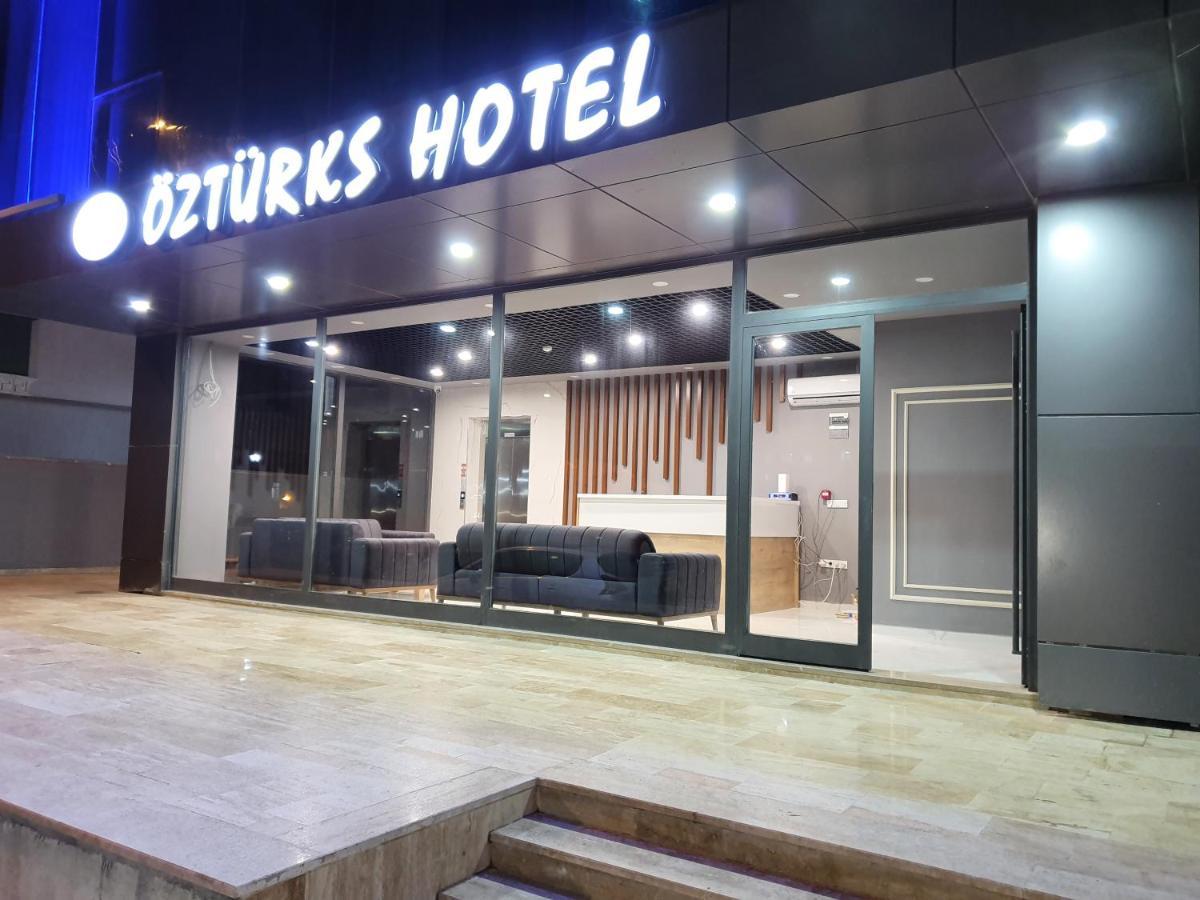 Oeztuerks Hotel Istanboel Buitenkant foto